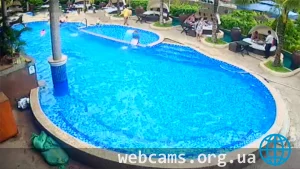 Веб-камера у бассейна «Story Beach Club» в Нячанге